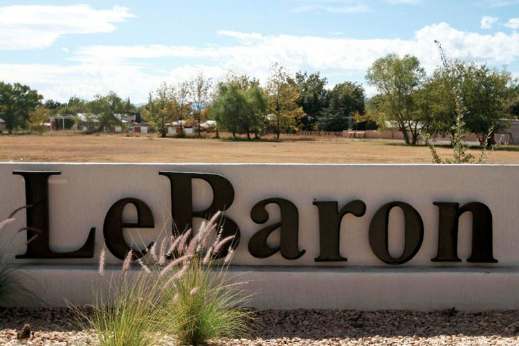 Realizan funerales de familia LeBarón
