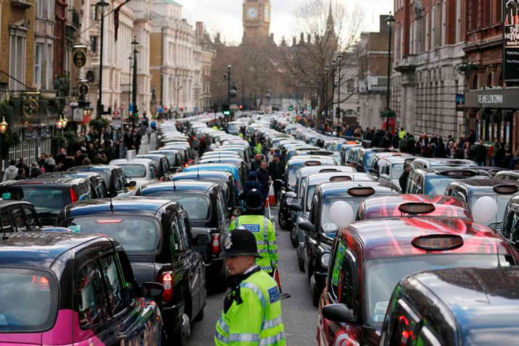 Pierde Uber licencia para operar en Londres por falta de seguridad