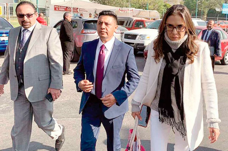 Robles exige piso parejo en su proceso