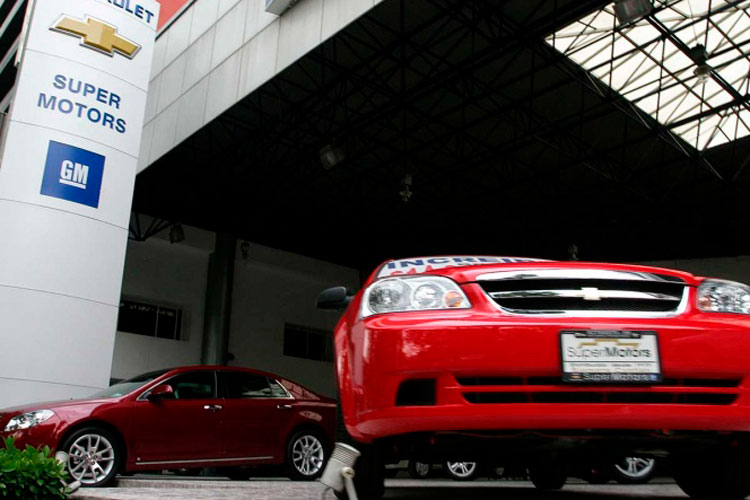 Se desploma 6.95% la venta de autos ligeros