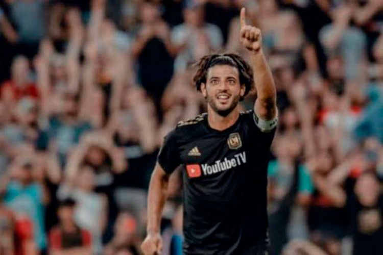 Barcelona busca de nuevo a Carlos Vela