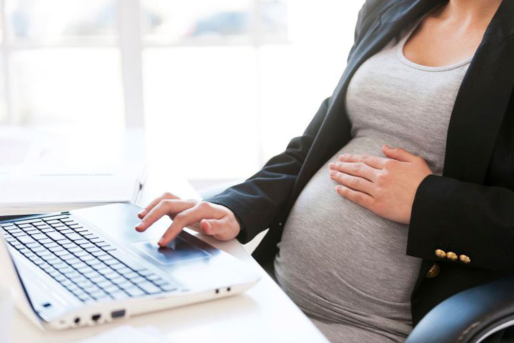 Proponen ampliar licencia de maternidad