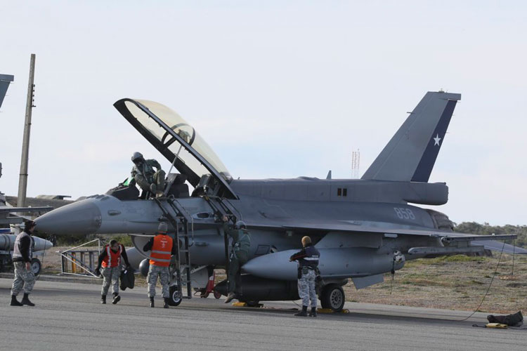 Continúa búsqueda de avión chileno perdido con 38 pasajeros