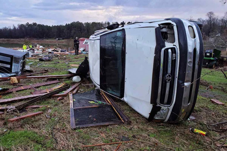 Suman 7 muertos por tormentas en EU