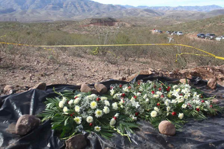 Colocan ofrenda en recuerdo de miembros asesinados de familia LeBarón