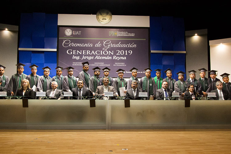 Entrega Rector constancias a egresados de la FIC-UAT