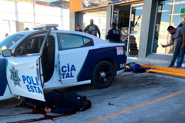 Se matan 3 policías estatales al dispararse entre sí