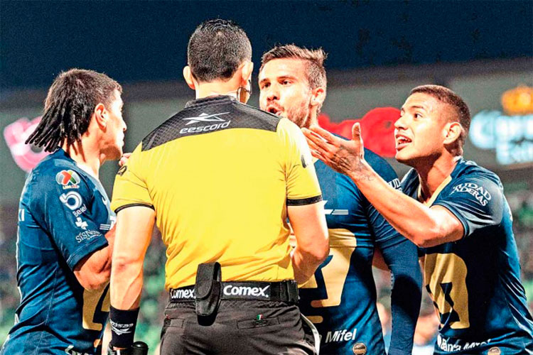 Árbitro perderá su debut; le cuesta el error