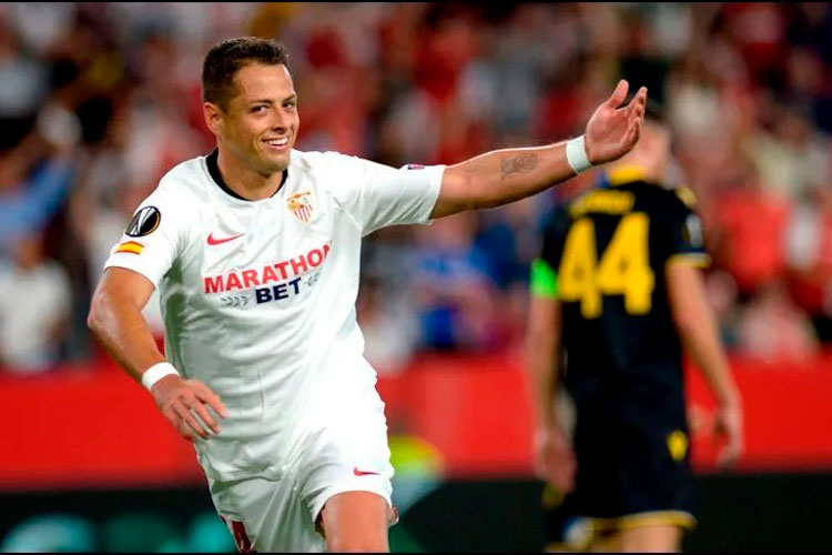 ”Chicharito” entra en primera convocatoria del año con Sevilla