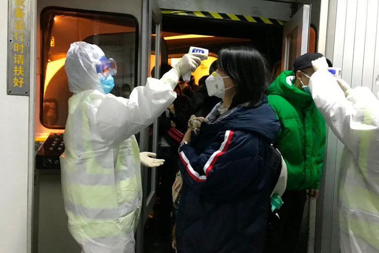 China aísla tres ciudades debido al coronavirus