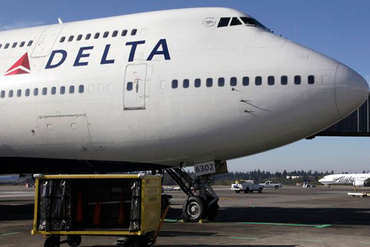 Multan a Delta con 50 mil dólares por discriminar a pasajeros