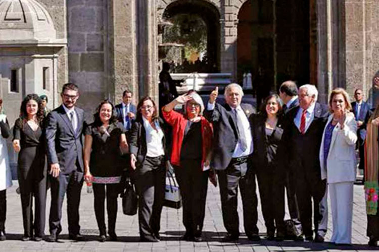 Contacto con exterior trae gasto millonario; comida de 1 de diciembre de 2018 costó 41 mdp