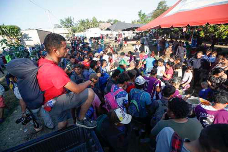 Mil migrantes alistan nuevo intento de ingreso a México