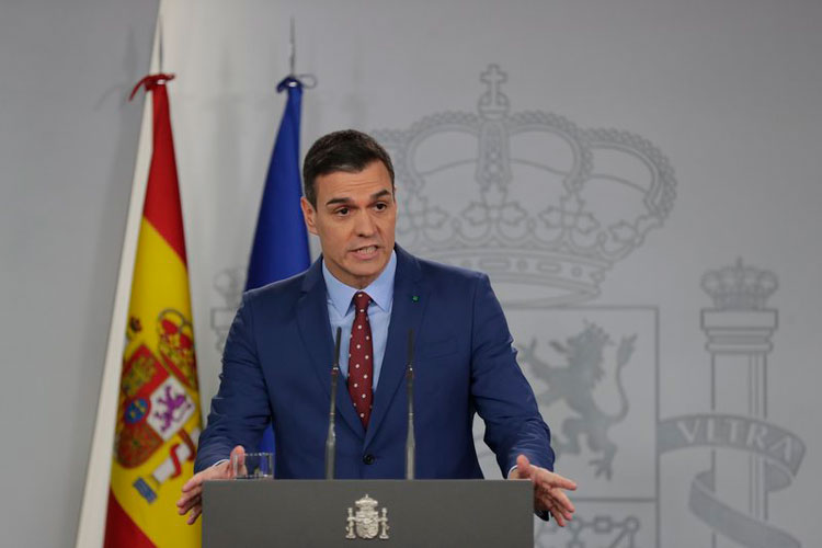 Los ministros del nuevo gobierno español asumen sus cargos