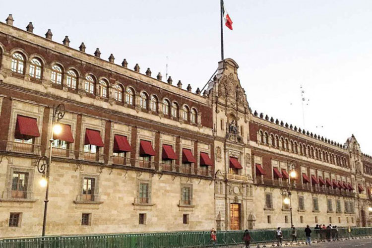 Ponen lupa a funcionarios por lavado; actualizan lista de Personas Políticamente Expuestas
