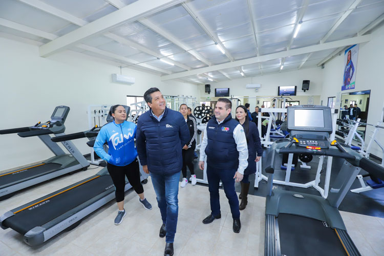 Inaugura Gobernador gimnasio municipal en Ciudad Mier