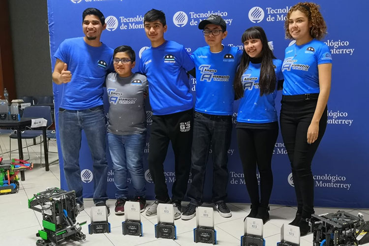 Escuela de la zona sur arrasa en Torneo Pre Nacional de Robótica