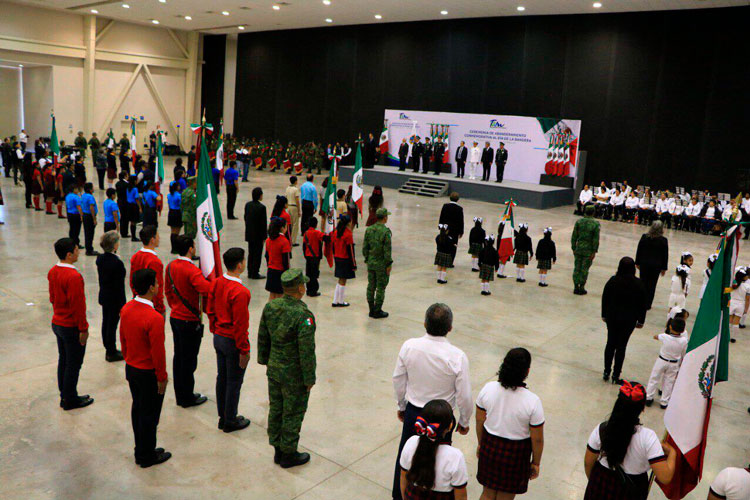 SET rinde homenaje a la Bandera Mexicana