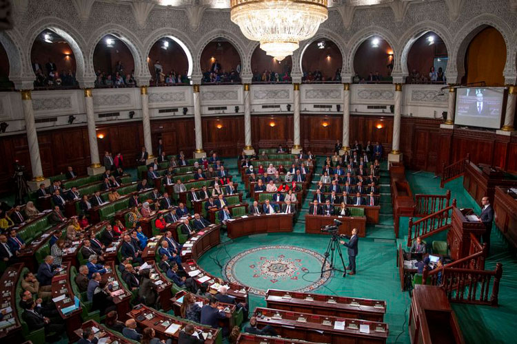 Túnez nombra un nuevo gobierno tras meses de bloqueo
