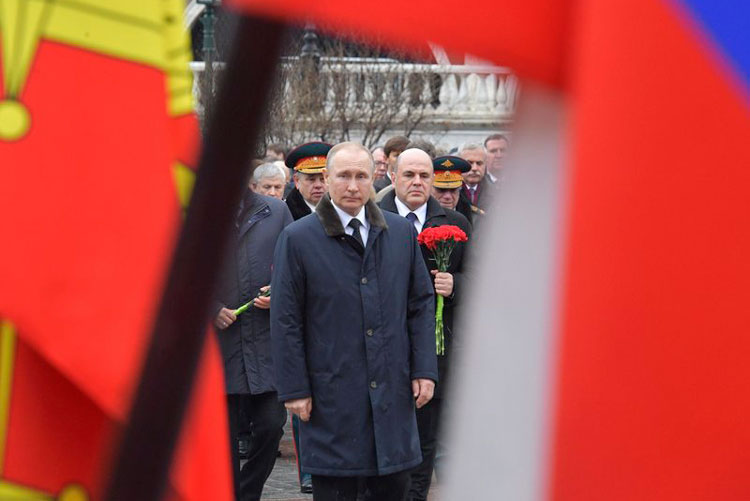 Oficial del FBI: Rusia quiere ver a EEUU “hacerse trizas”