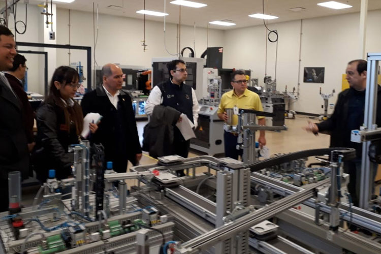 Estrecha UAT vínculos con el South Texas College