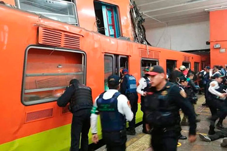 Chocan 2 trenes en Metro Tacubaya; un muerto, 41 heridos