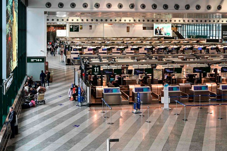 Suspende España conexiones aéreas desde Italia por coronavirus