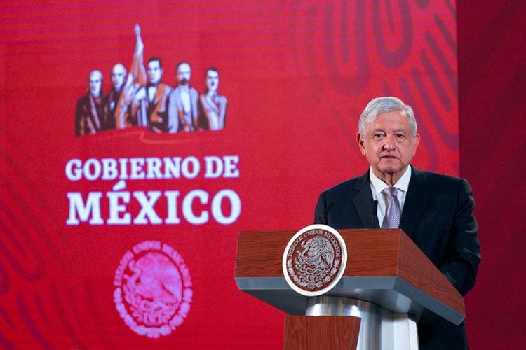 Reducción salarial de altos funcionarios públicos, anuncia AMLO