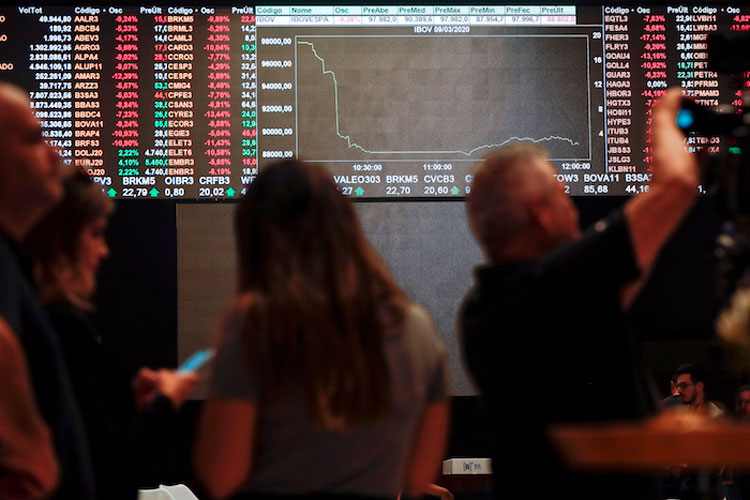 El COVID-19 sorprende débil y sin opciones a la economía global