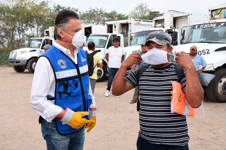 Equipa Chucho Nader a Empleados de Limpia con Material de Seguridad e Higiene