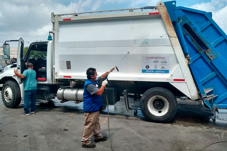 Extreman medidas sanitarias en camiones recolectores de basura