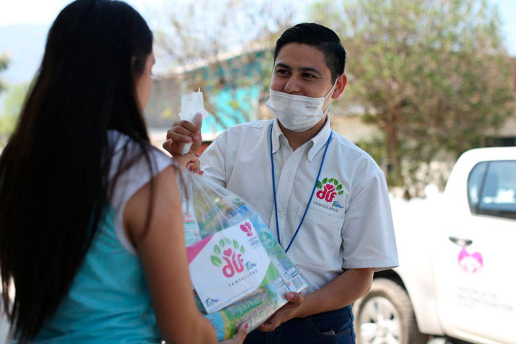 Entrega DIF Tamaulipas apoyos alimentarios casa por casa