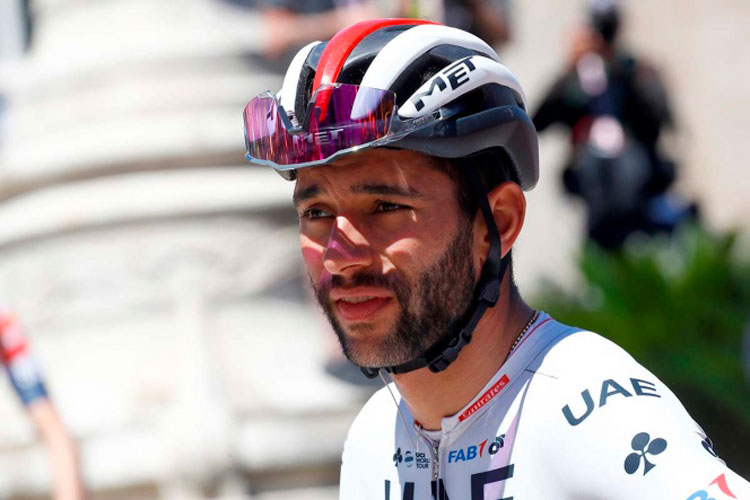 Fernando Gaviria sale del hospital tras su coronavirus