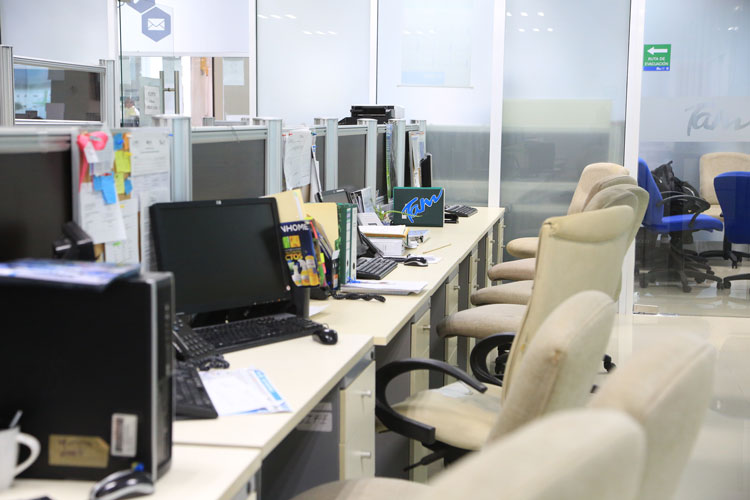 “Un día sin Mujeres” deja oficinas gubernamentales semi vacías.