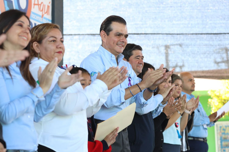 Adelanta gobierno municipal pago de más de 17 mil becas