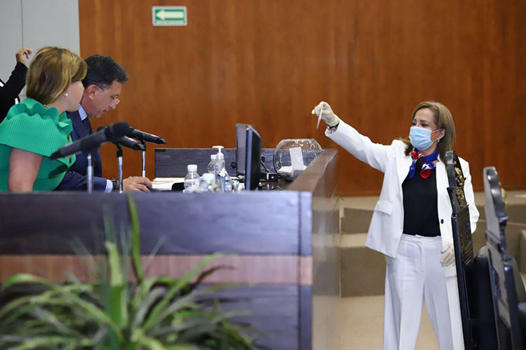 Apoyan Diputados exhorto del Senador Cabeza de Vaca para suspender cobro de energía