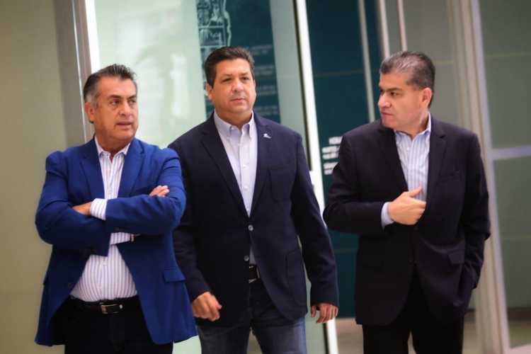Gobernadores piden a paisanos quedarse en EU
