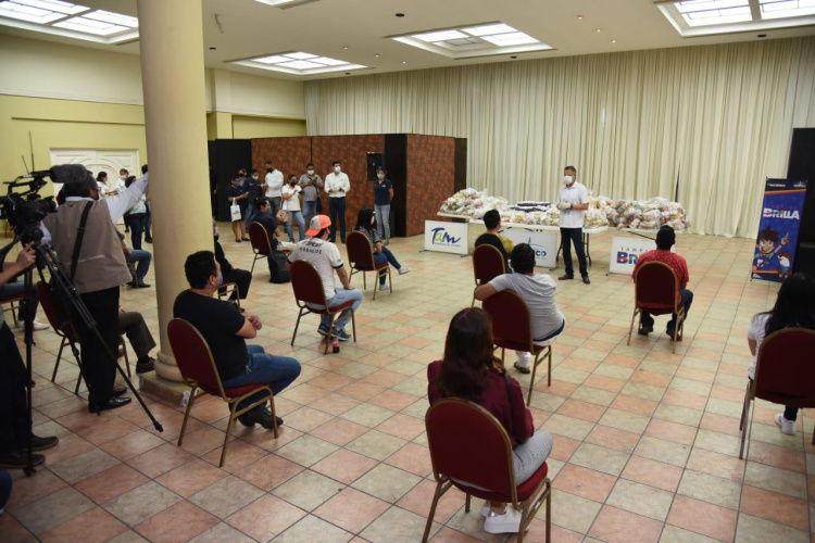 Distribuye Chucho Nader Despensas a  Músicos Afectados por la Pandemia