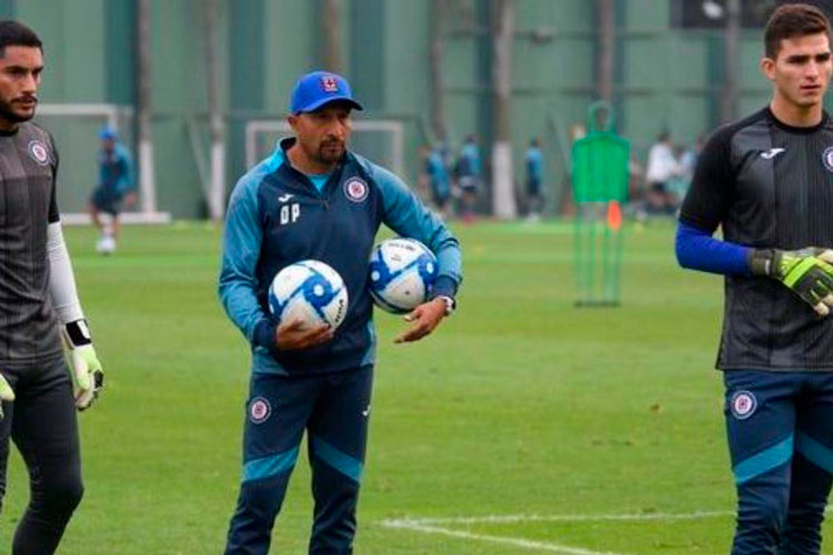 ”Conejo” Pérez no quiere que Cruz Azul sea campeón en la mesa