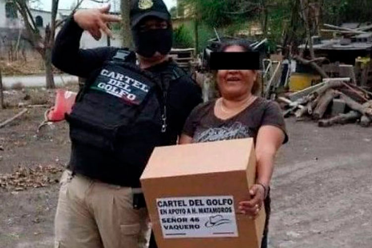 Cárteles regalan despensas en 10 estados para promoverse