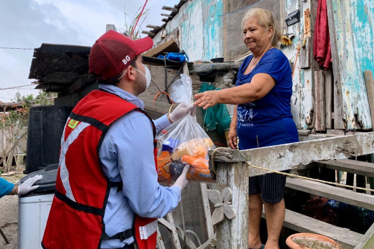 Lleva Gobierno de Matamoros apoyos a familias de Playa Bagdad