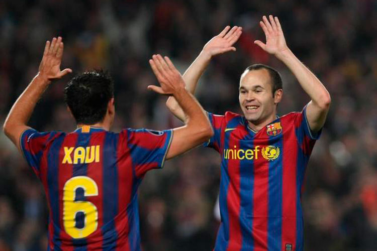 Iniesta cree que el retorno de Xavi al Barça sería una “gran noticia”