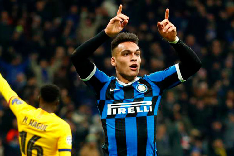Representantes de Lautaro negocian con el Barcelona