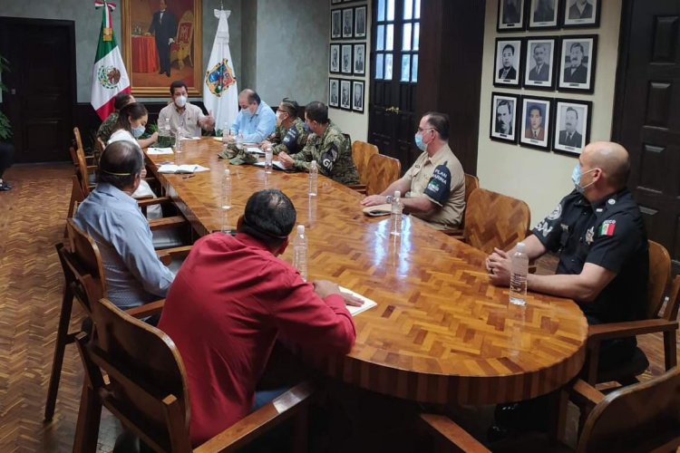 Pide Alcalde de Matamoros a militares meter a ciudadanos a sus casas