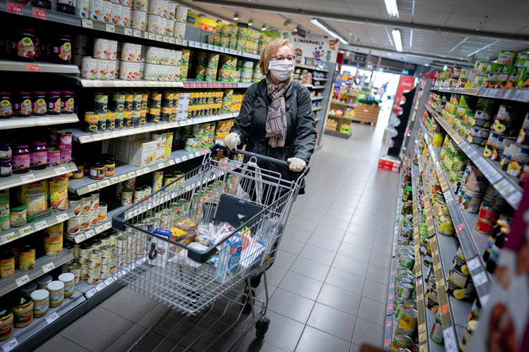 Varios países suavizan cuarentenas pese al miedo al virus