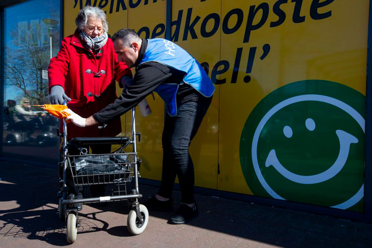 Migrantes en Holanda ayudan en crisis en busca de apoyo