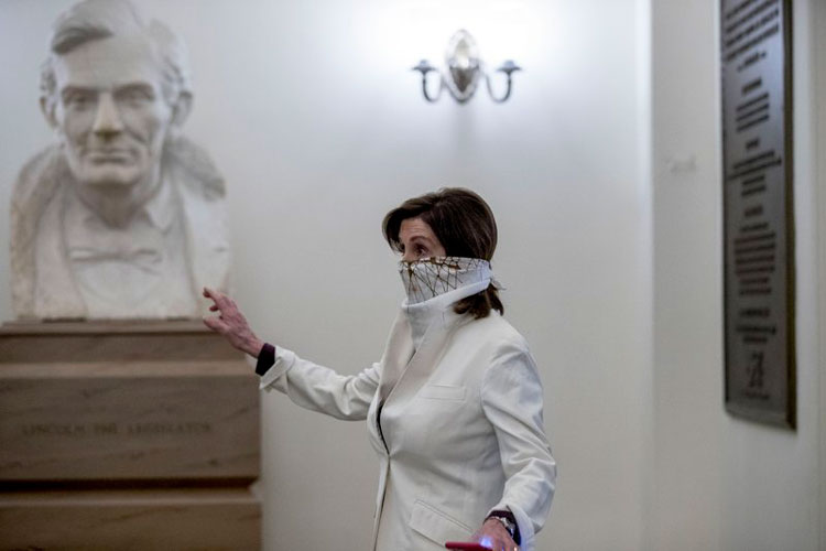 Trump por autorizar medio billón más en ayuda contra virus