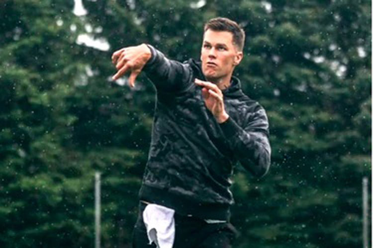 Hallan a Tom Brady entrenando en parque cerrado por coronavirus