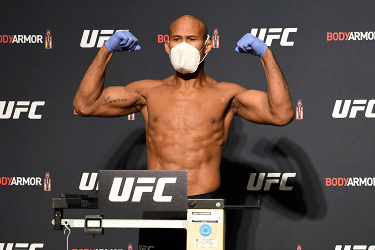 Peleador de UFC, positivo por coronavirus; sigue cartelera