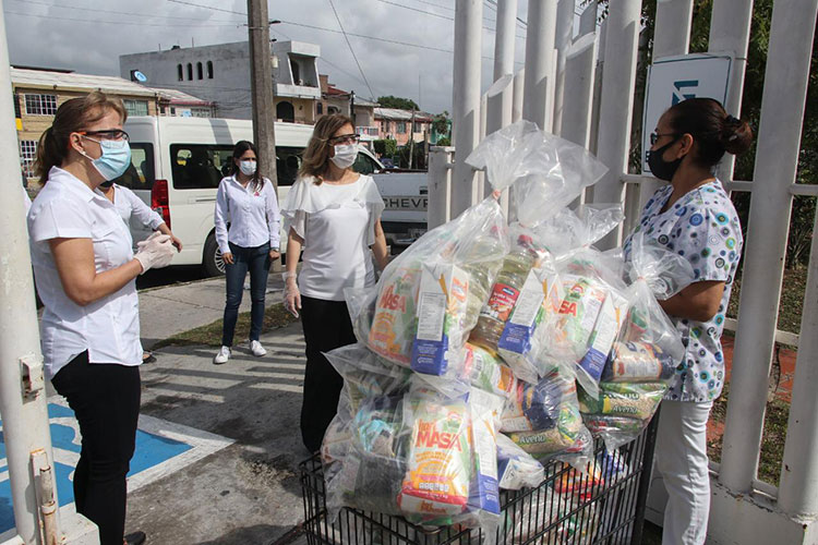Distribuye Aída Féres de Nader Despensas en Asilos y Centros de Asistencia para Adultos Mayores